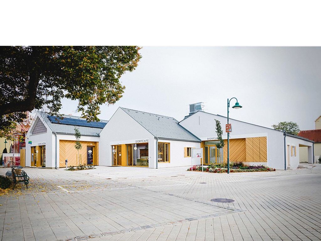 P&ouml;ttesldorf: Community center